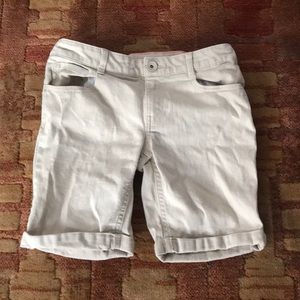 Girls beige shorts
